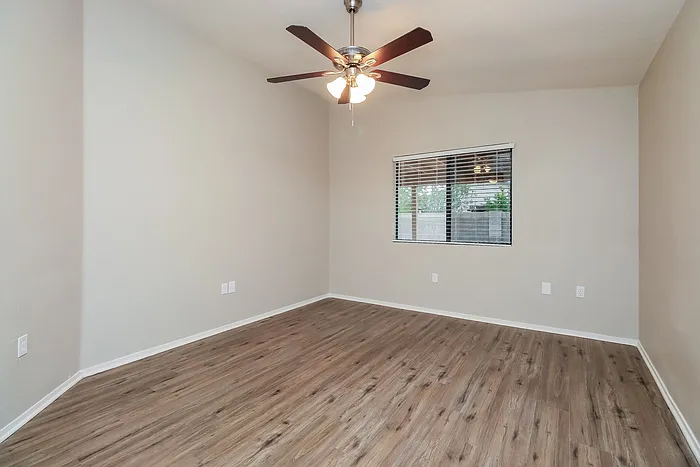 1610 W Houchin Way — Photo 9