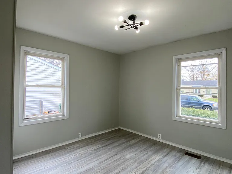 611 Iola Ave — Photo 9