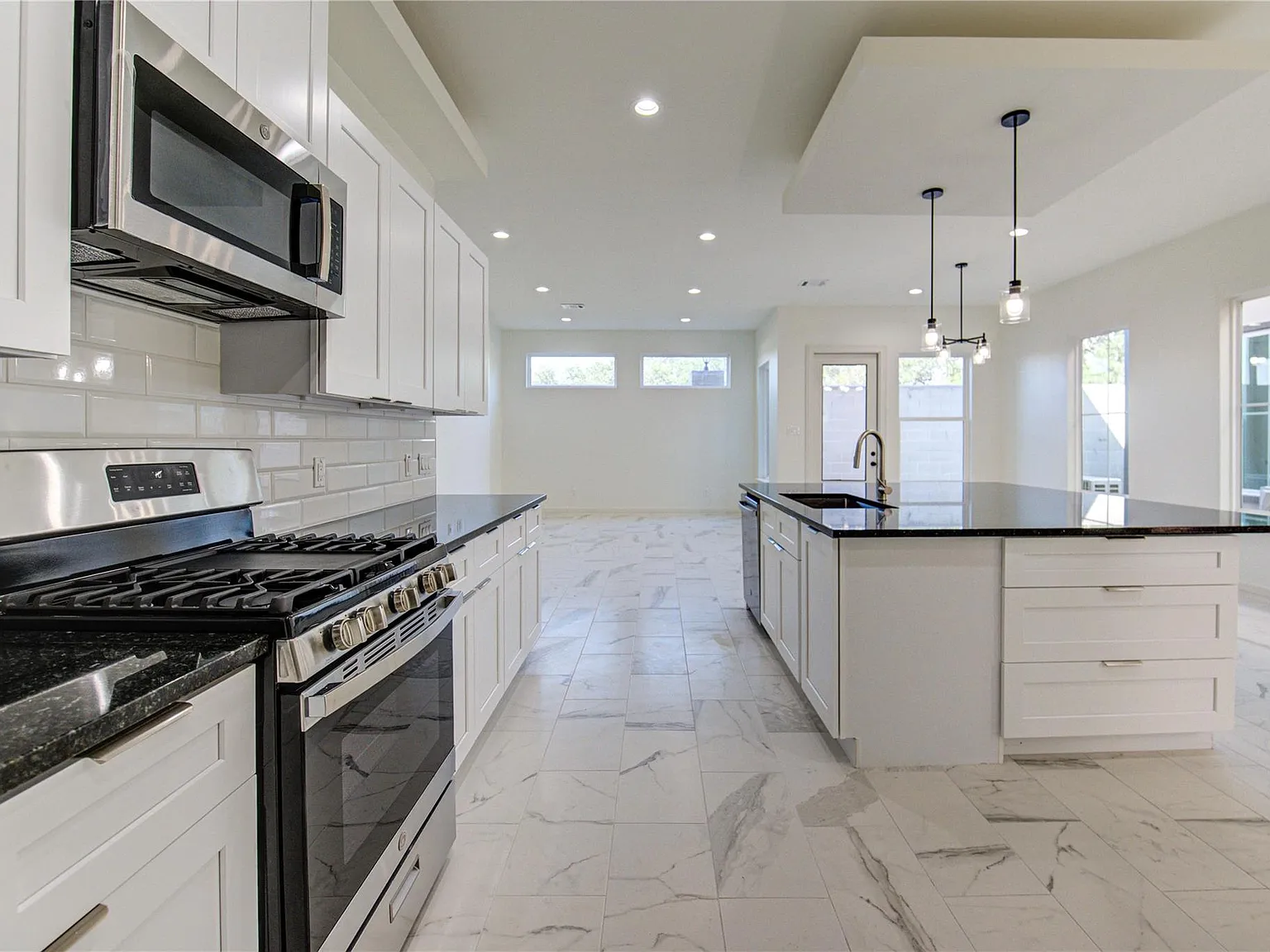 3 bed, 2.5 bath, $3,000 — Photo 4