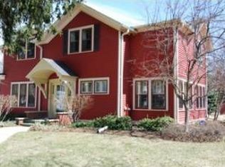 49 S Maple St, Oconomowoc, WI 53066