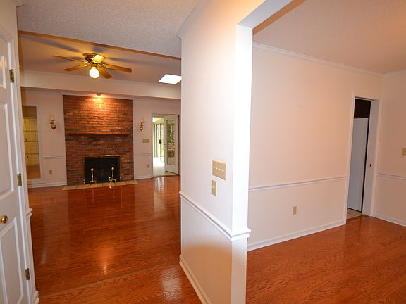 4th image of 236 Sweetwater Hills Dr