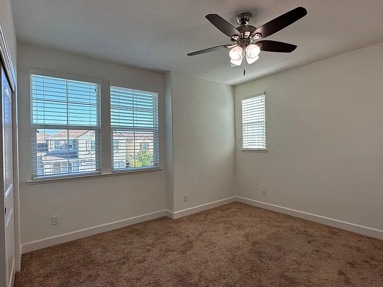 1407 Skibbereen Way — Photo 31
