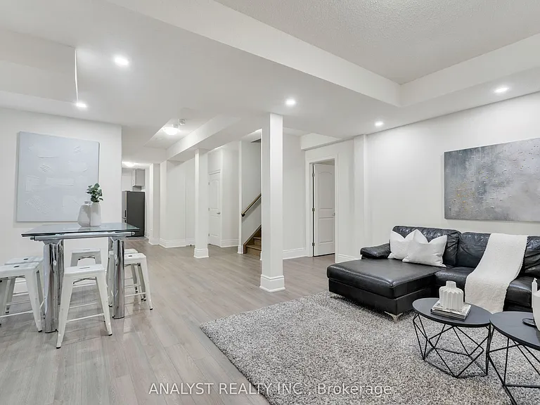 61 Ross Vennare Cres — Photo 40