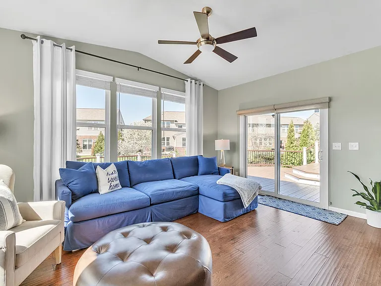 15745 Diamante Dr — Photo 25