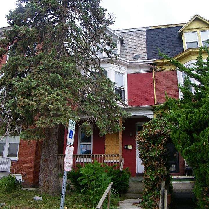 1st image of 637 W Locust St