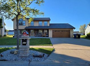 430 E Quail Run, Oak Creek, WI 53154
