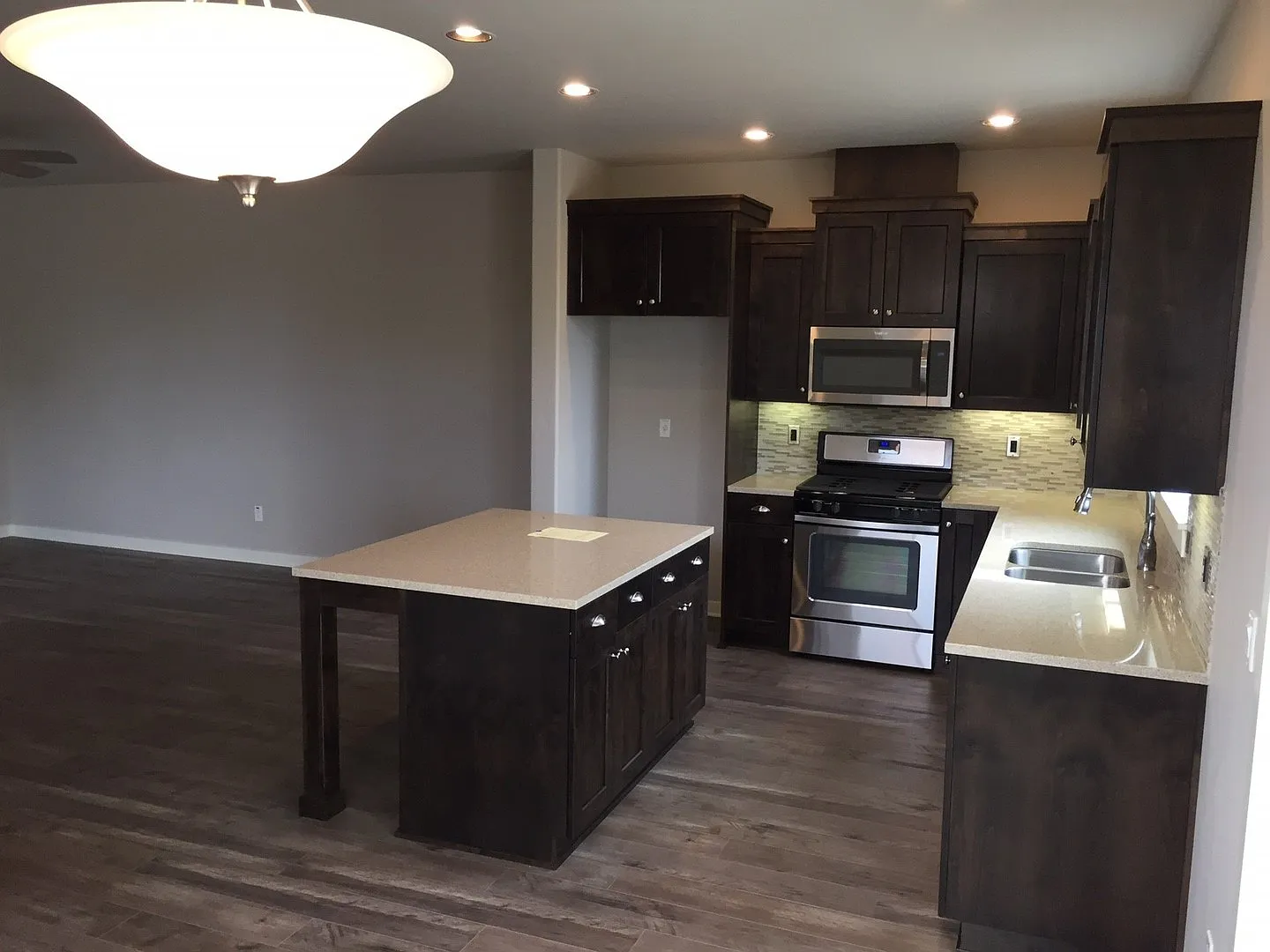 Beautiful 3 Bed/2.5 Bath Pahlisch Townhome with Fully Fenced Backyard — Photo 3