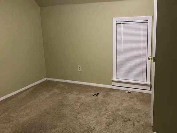 Second bedroom (with new closet)