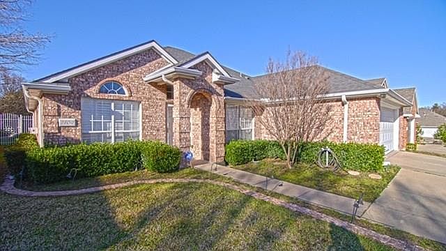 1st image of 2102 Savannah Dr