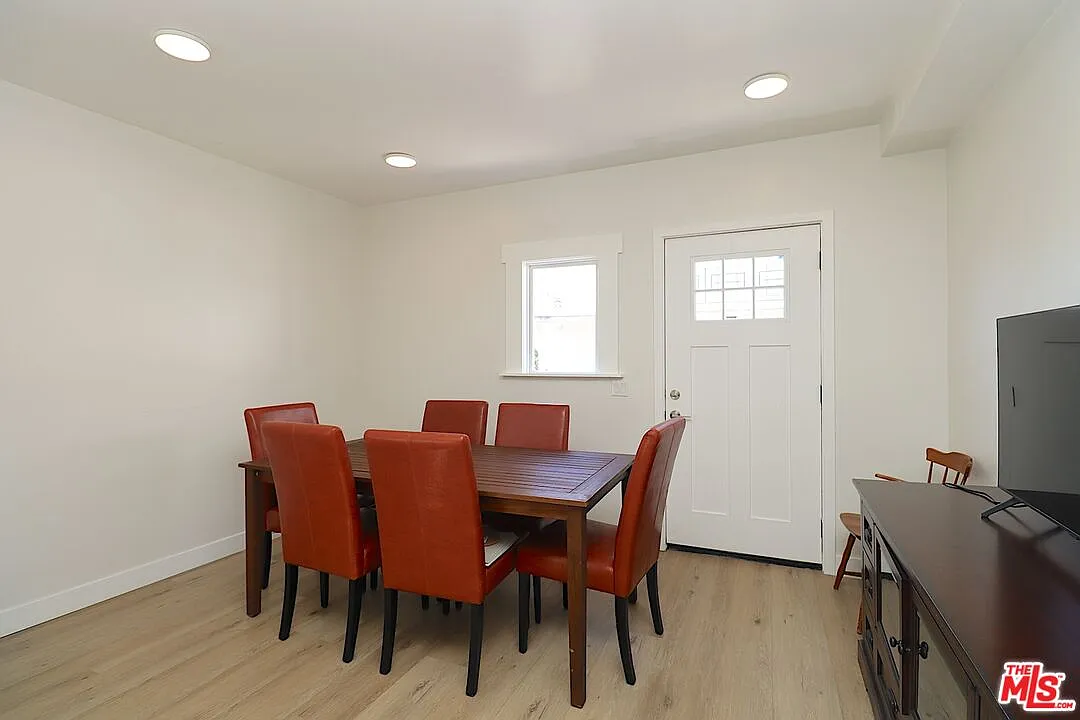 11 bed, 9.0 bath, 3500 sqft, $1,000 — Photo 4