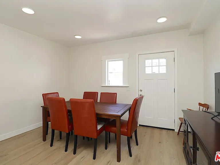 2739 S Budlong Ave — Photo 4