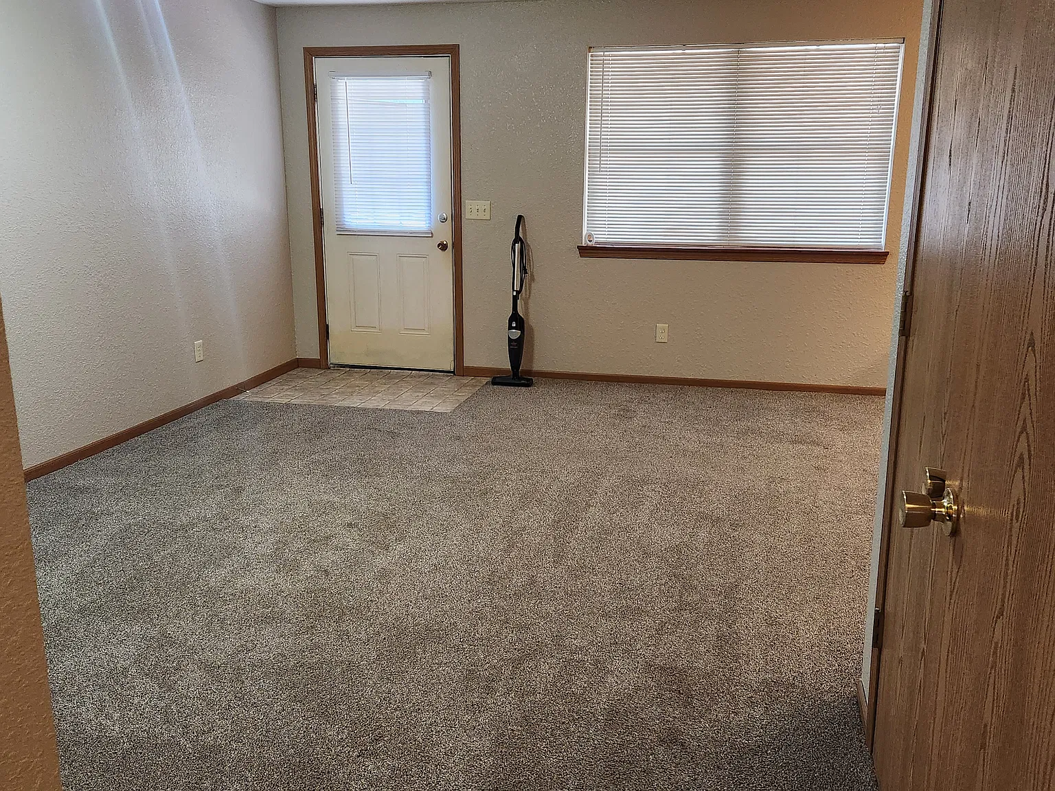 2 bed, 875 sqft, $700 — Photo 3
