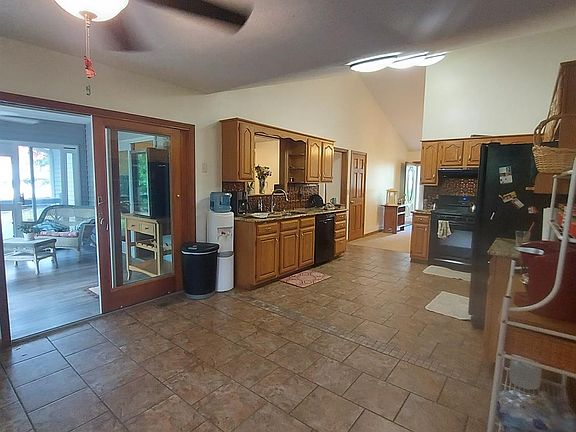 2nd image of 430 Willis St Lot 5