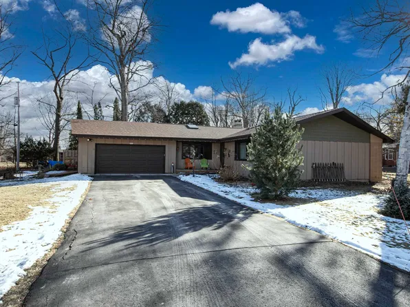 2622 Oakcrest Dr, Neenah, WI 54956