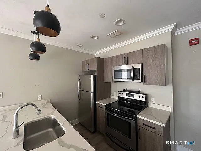 1 bed, 1.0 bath, 700 sqft, $2,230 — Photo 1