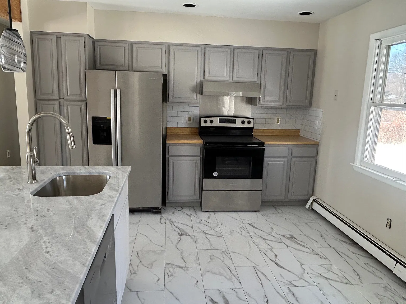 3 bed, 1100 sqft, $3,300 — Photo 3