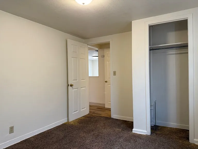 300-8 E Jefferson Rd — Photo 10