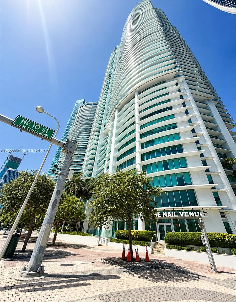 900 Biscayne Bay Condo — Photo 2