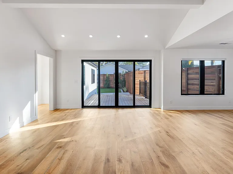 210 Tyler Ave — Photo 15