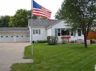 608 E Washington St, Elk Point, SD 57025