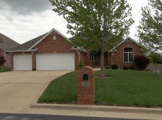 1030 W Shadowlawn St, Springfield, MO 65810