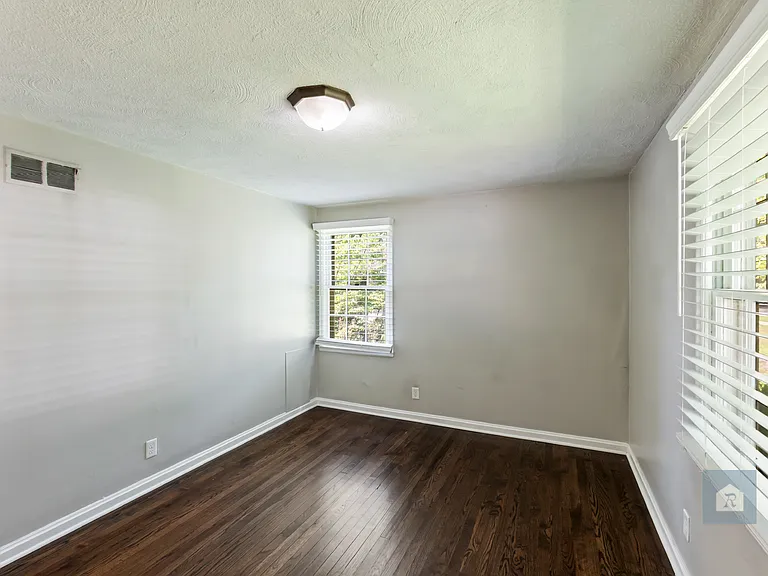 7211 Roe Ave — Photo 8