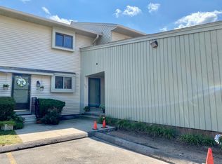 104 Summer Hill Dr UNIT 104, South Windsor, CT 06074