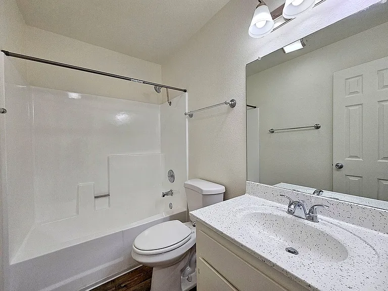 Raymond Ritz Apartments — Photo 27