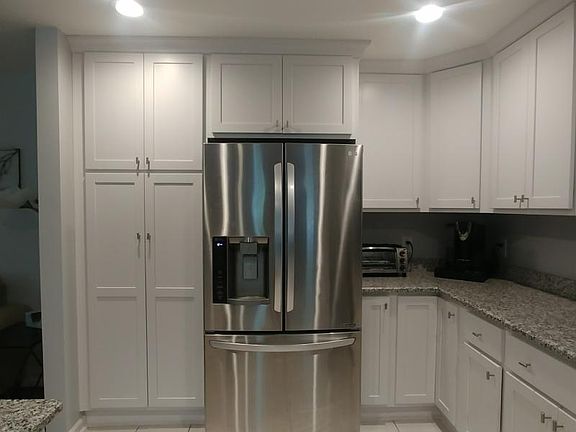 3rd image of 722 Prescott Cir