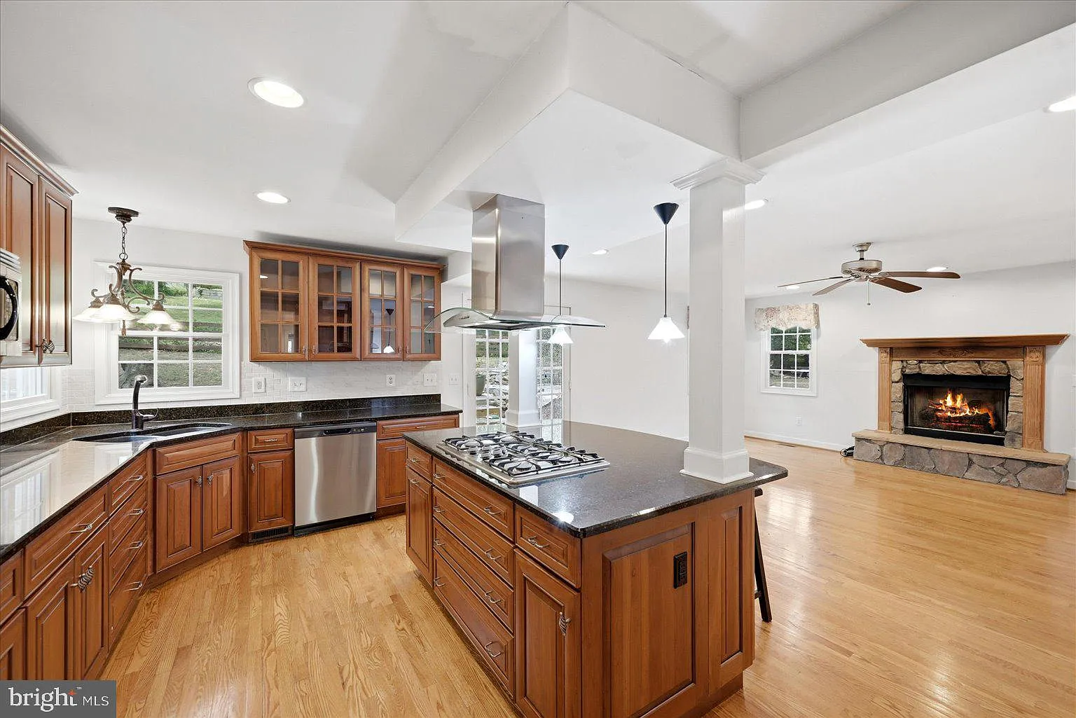 5 bed, 3.5 bath, 2889 sqft, $4,250 — Photo 3