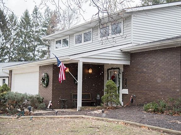 3rd image of 361 Brockton Cir