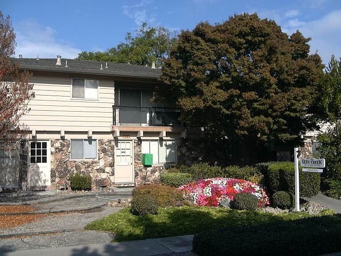 2nd image of 99 Glen Eyrie Ave APT 2