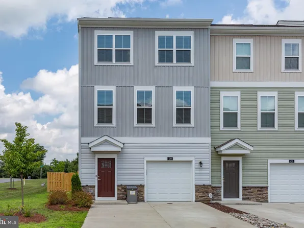 430 Snowberry Ln, Fredericksburg, VA 22405
