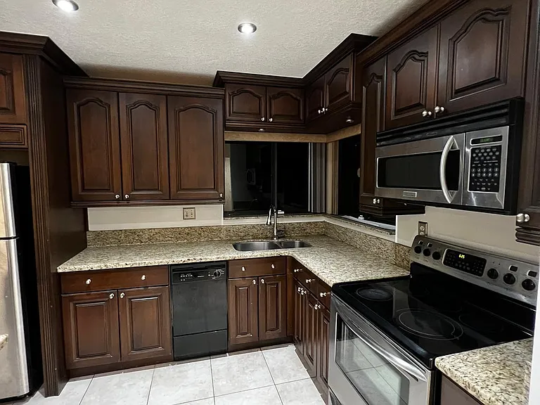 9645 SW 148th Pl — Photo 8