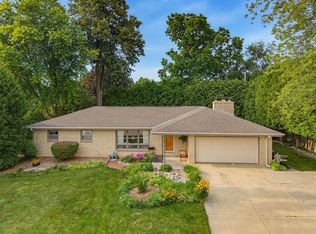 1606 N Pine St, Grafton, WI 53024