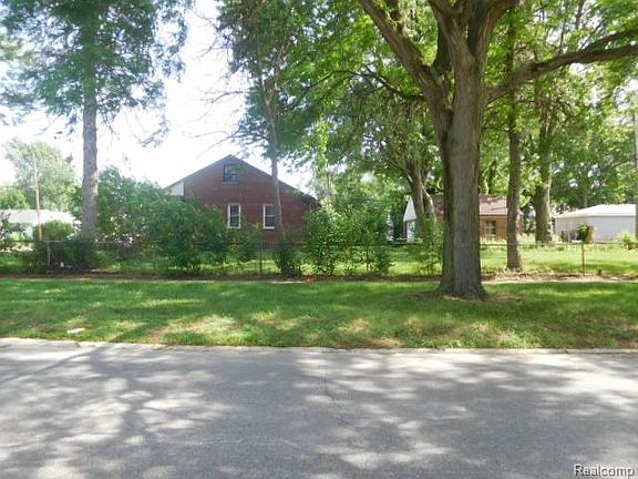 4th image of 23855 Couzens Ave