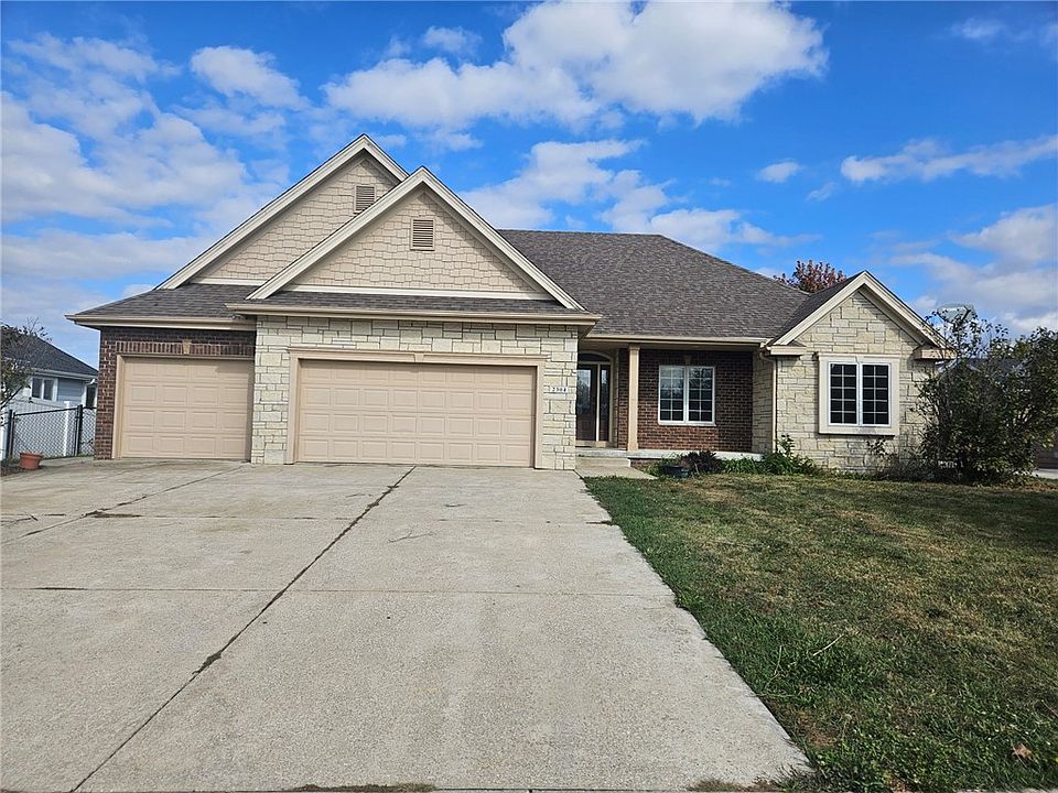 2304 W Henderson Ave, Indianola, IA 50125 Zillow