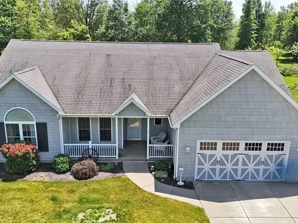 7271 Beechwood Rd, Derby, NY 14047