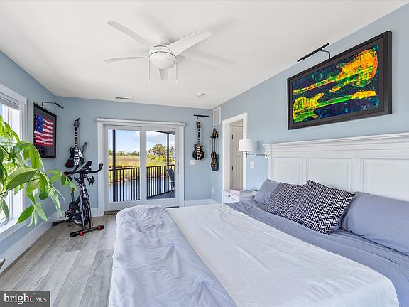 3rd image of 606 Pond View Dr