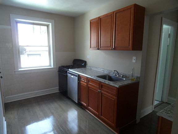 2nd image of 6709 N Greenview Ave #2G