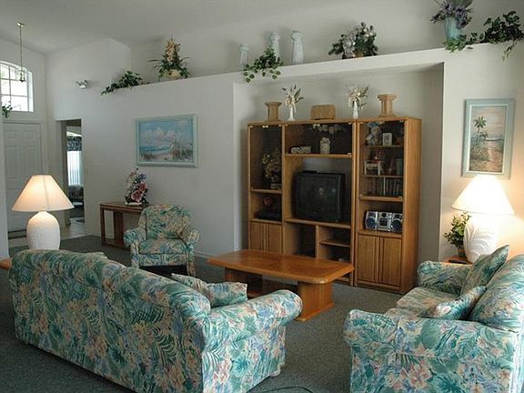 3rd image of 2045 Hemingway Dr