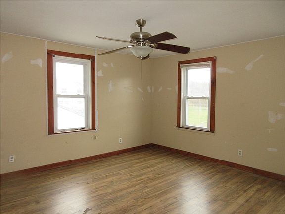 5th image of 402 E Lincoln Ave