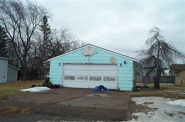 2nd image of 222 N 11th Ave E