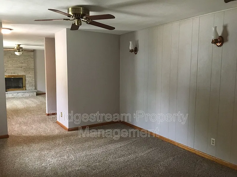 3 bed, 2.0 bath, 1404 sqft, $1,795 — Photo 4