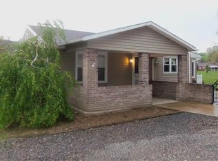 2202 Pleasant View Dr, Ford City, PA 16226
