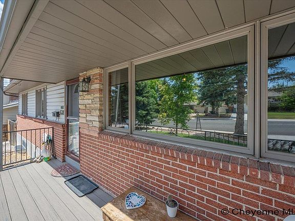 5th image of 638 Hirst St