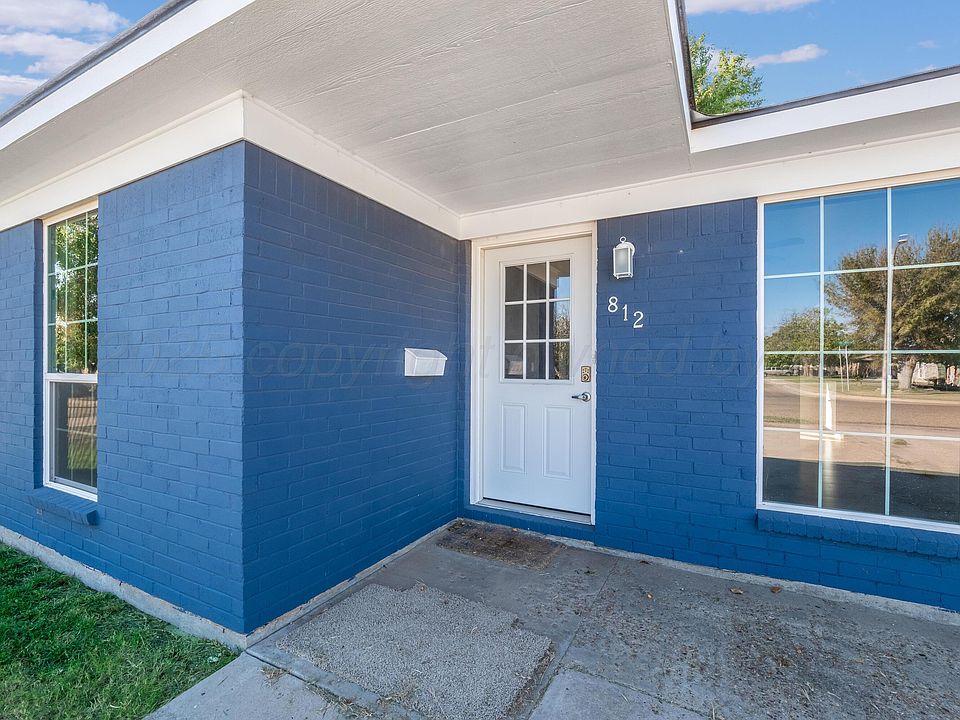 1st image of 812 NE 4th St