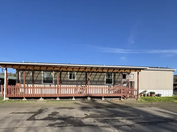 501 Berry Loop Ln, Roseburg, OR 97471