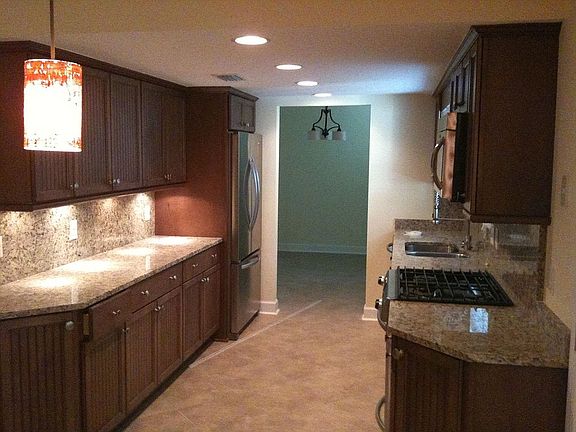 4th image of 1222 Lucy St