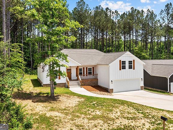2nd image of 3182 Crow Rd